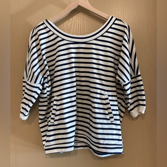 Striped top with bow back, pockets, 3/4 length sleeves. Navy white stripes - Picture 1 of 1